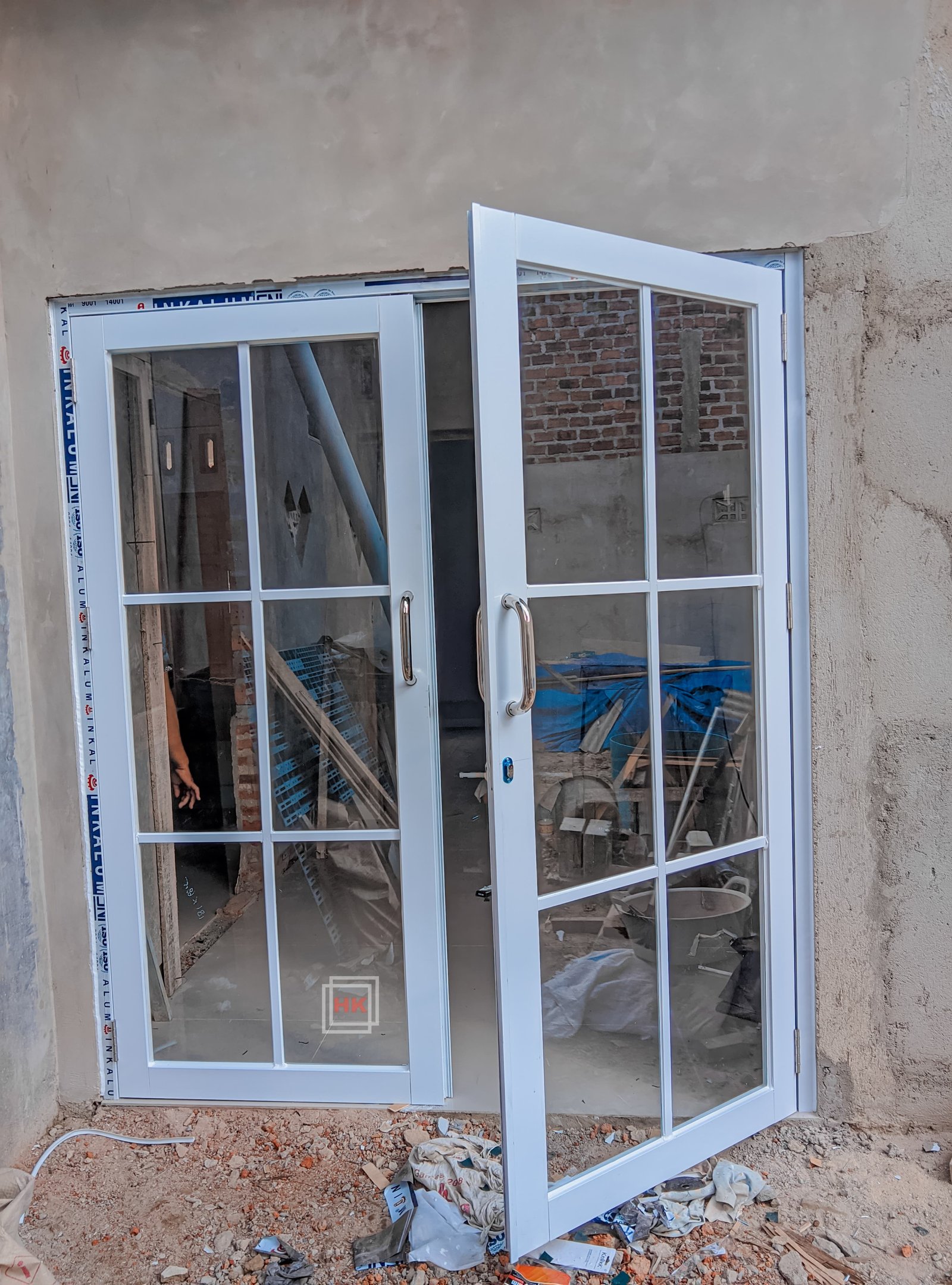 Pintu Double Kaca